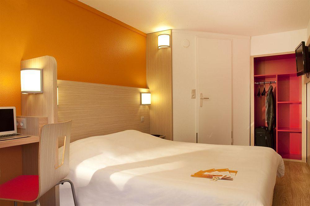 พรีเมียร์ คลาส เรมส์ ซุด - เบซาน Hotel แร็งส์ ภายนอก รูปภาพ