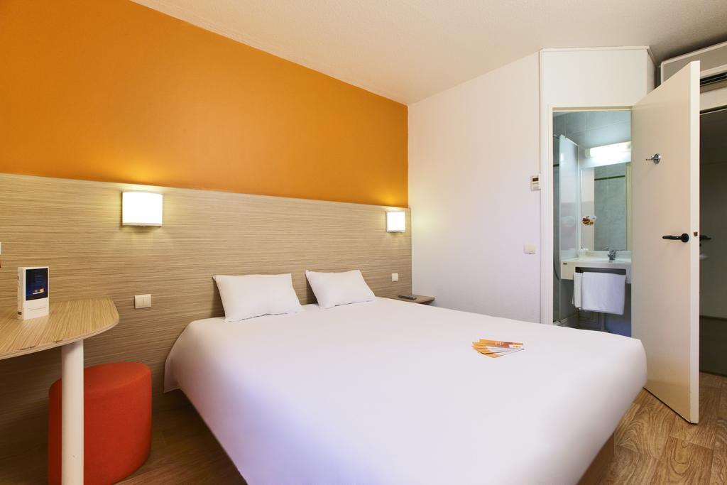พรีเมียร์ คลาส เรมส์ ซุด - เบซาน Hotel แร็งส์ ภายนอก รูปภาพ